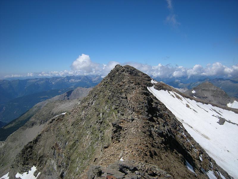 20080702_zapport 034.jpg - Ridge from Rheinquellhorn to Vogelberg, waiting for us